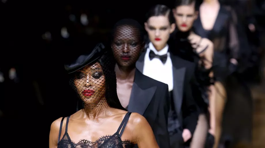 Dolce&Gabbana есен/зима 2024/2025: Воалетки, драма и смокинги (СНИМКИ)