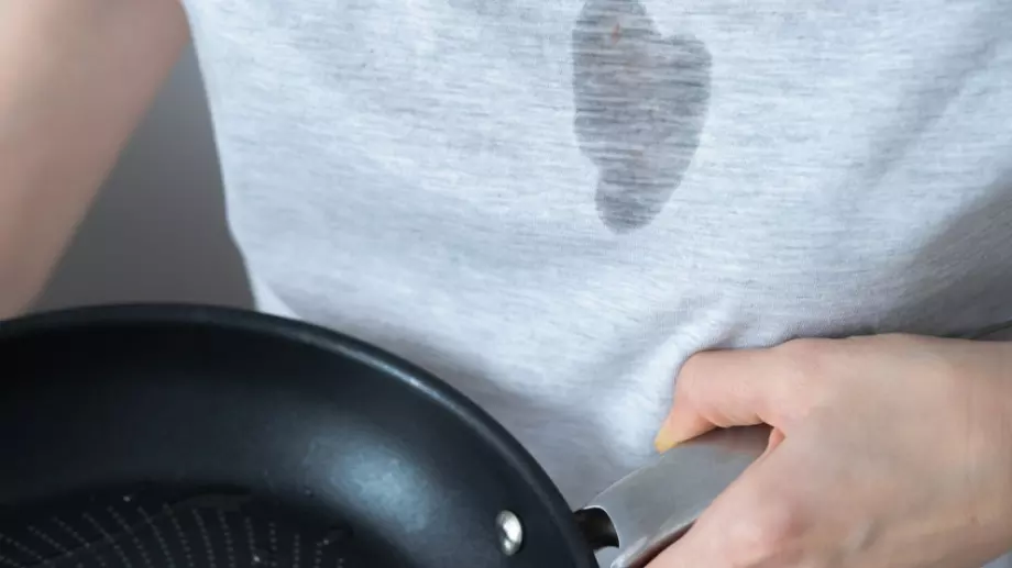 Така ефективно ще премахнете мазно петно от дреха