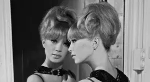 Музата на музикантите продава любовни писма на търг 