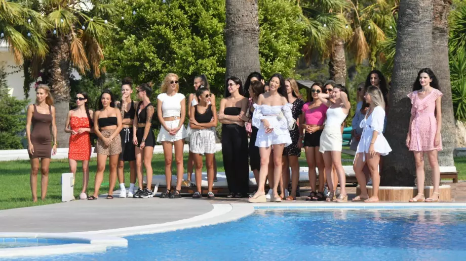 Докъде стигнаха?! Обвинение във вещерство в "Ергенът 3" (СНИМКИ)