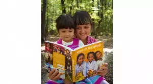 Михаела Норок, която улови красотата на 250 момичета от цял свят (СНИМКИ)