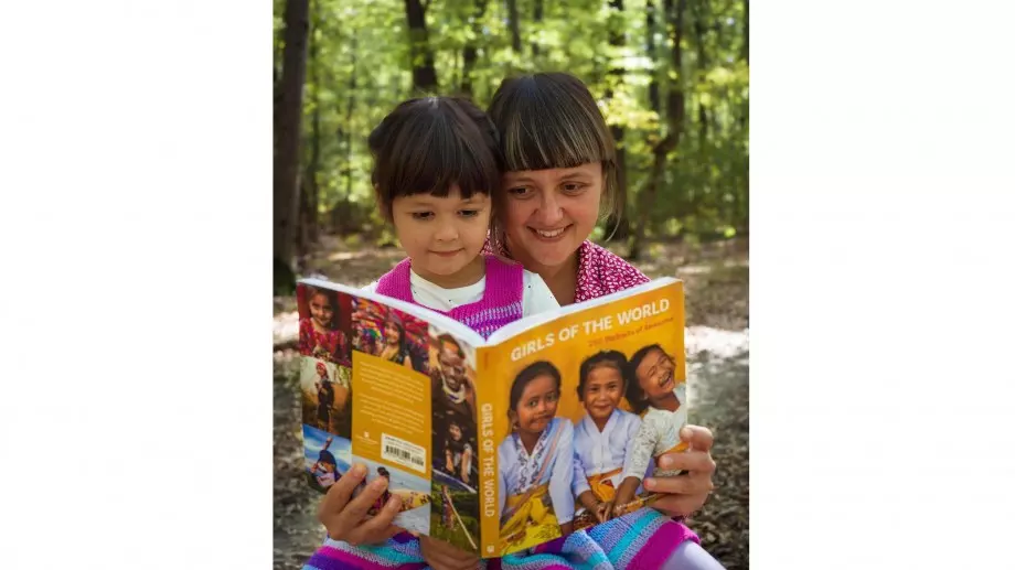 Михаела Норок, която улови красотата на 250 момичета от цял свят (СНИМКИ)