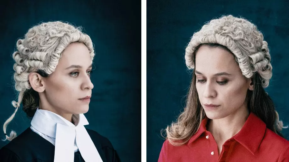 Елена Телбис с пледоария за нуждата от справедливост в пиесата Prima Facie