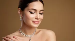 Хитър трик, с който ще вдъхнете нов живот на сребърните си бижута