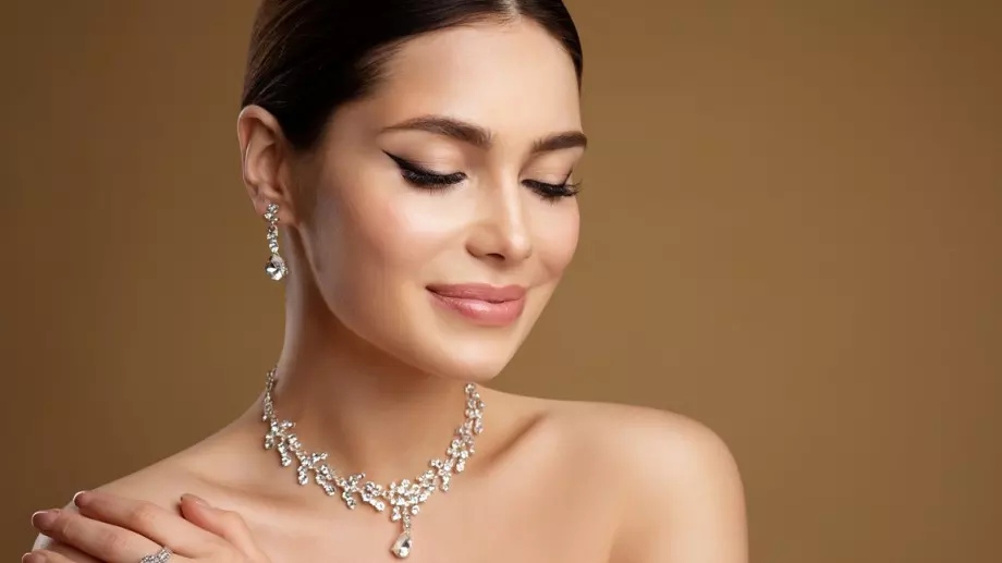 Хитър трик, с който ще вдъхнете нов живот на сребърните си бижута