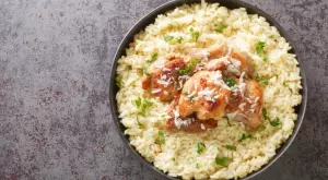 Протеинова бомба: Не сте яли по-вкусна запеканка с пиле и карфиол