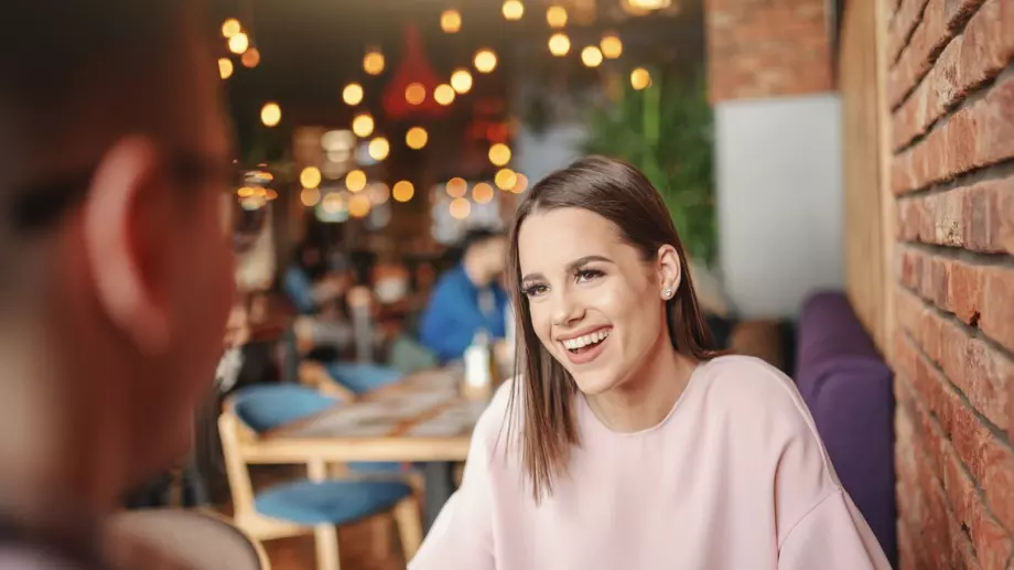 Мъжете полудяват по жени, които флиртуват така