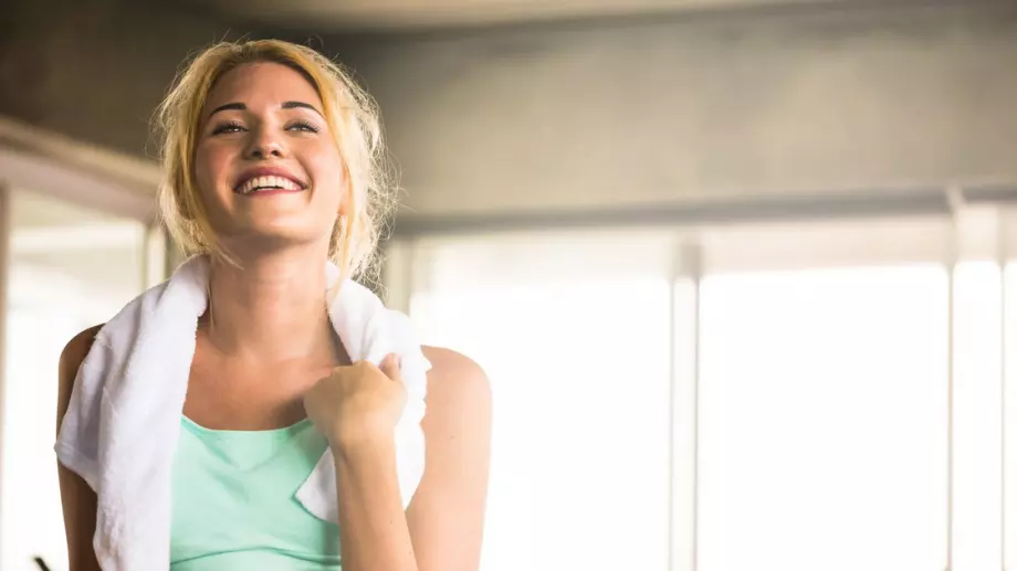 Само за 5 минути: Японско упражнение с кърпа, което ще ви стопи