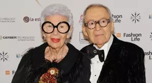 Любовни хроники: Ирис и Карл Апфел