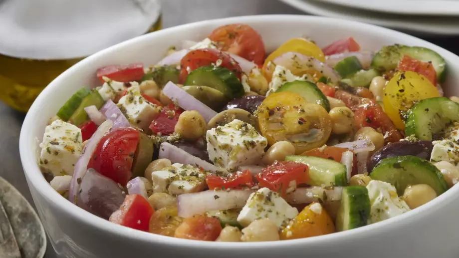 Средиземноморска салата с нахут