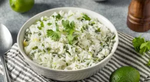 Опитайте: Ориз с кориандър и лайм
