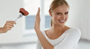 Доктор от Харвард: Ето какво се случва с мозъка, когато спрете месото