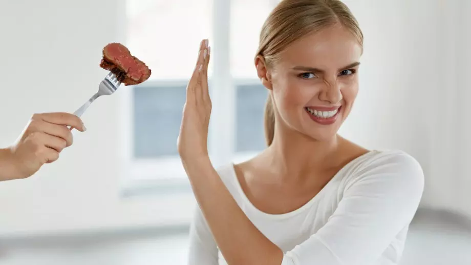 Доктор от Харвард: Ето какво се случва с мозъка, когато спрете месото