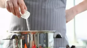 Ястието е твърде солено? 6 начина да го спасите