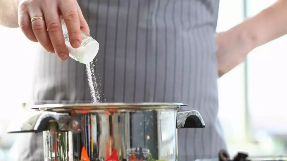 Ястието е твърде солено? 6 начина да го спасите