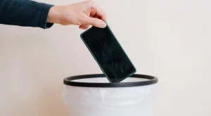 Къде трябва да изхвърля стария си телефон и още важни въпроси за електронните отпадъци