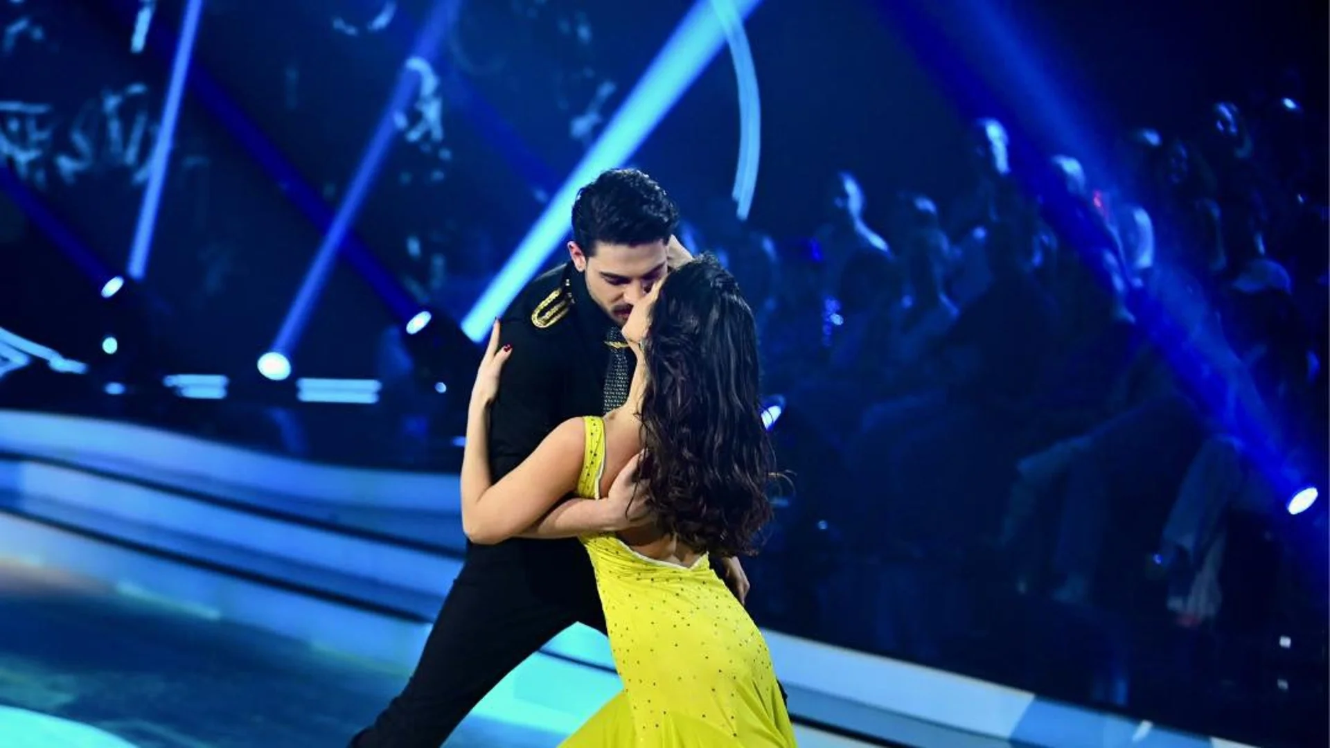 Ще изгонят ли Емрах от 