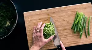 Чудесна идея за бърз обяд: Яхния от пресен лук 