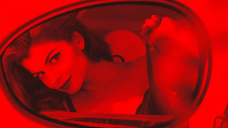 Откриват фотоизложба с родни звезди, позирали за мъжки списания