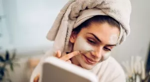 С тази мощна съставка естествено ще изсветлите кожата