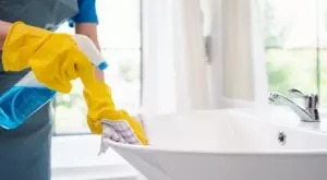 30-секундна рецепта, която може да поддържа банята ви искрящо чиста