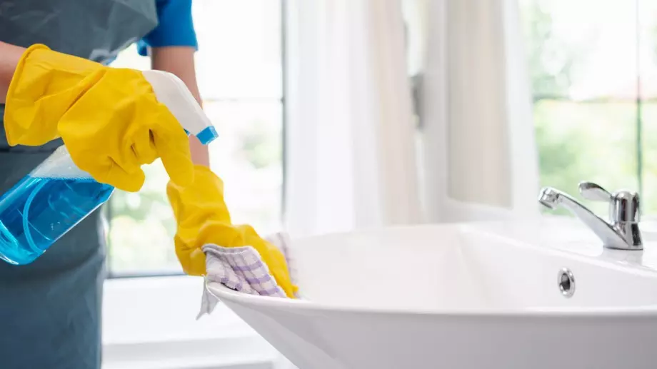 30-секундна рецепта, която може да поддържа банята ви искрящо чиста