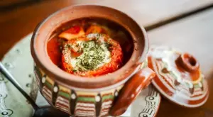 От тефтера на баба: Сирене в гювече