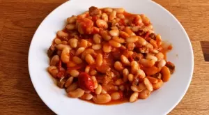 Спестява време: Боб яхния от консерви