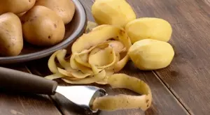 Как да използвате картофените обелки като тор
