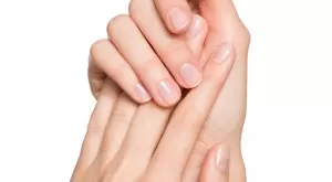 Здравословни проблеми, за които луните върху ноктите ви предупреждават