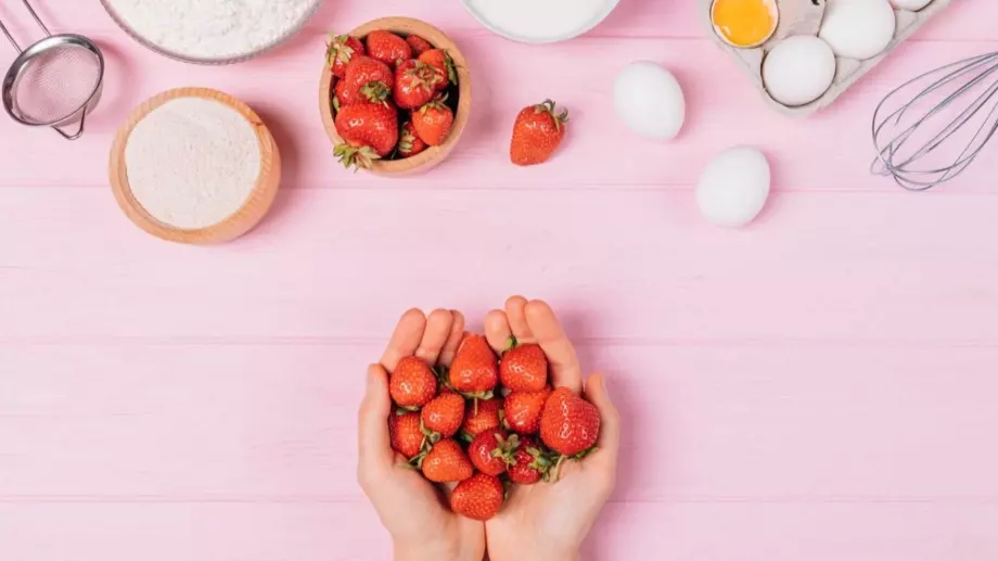 Невероятен сладкиш с пресни ягоди