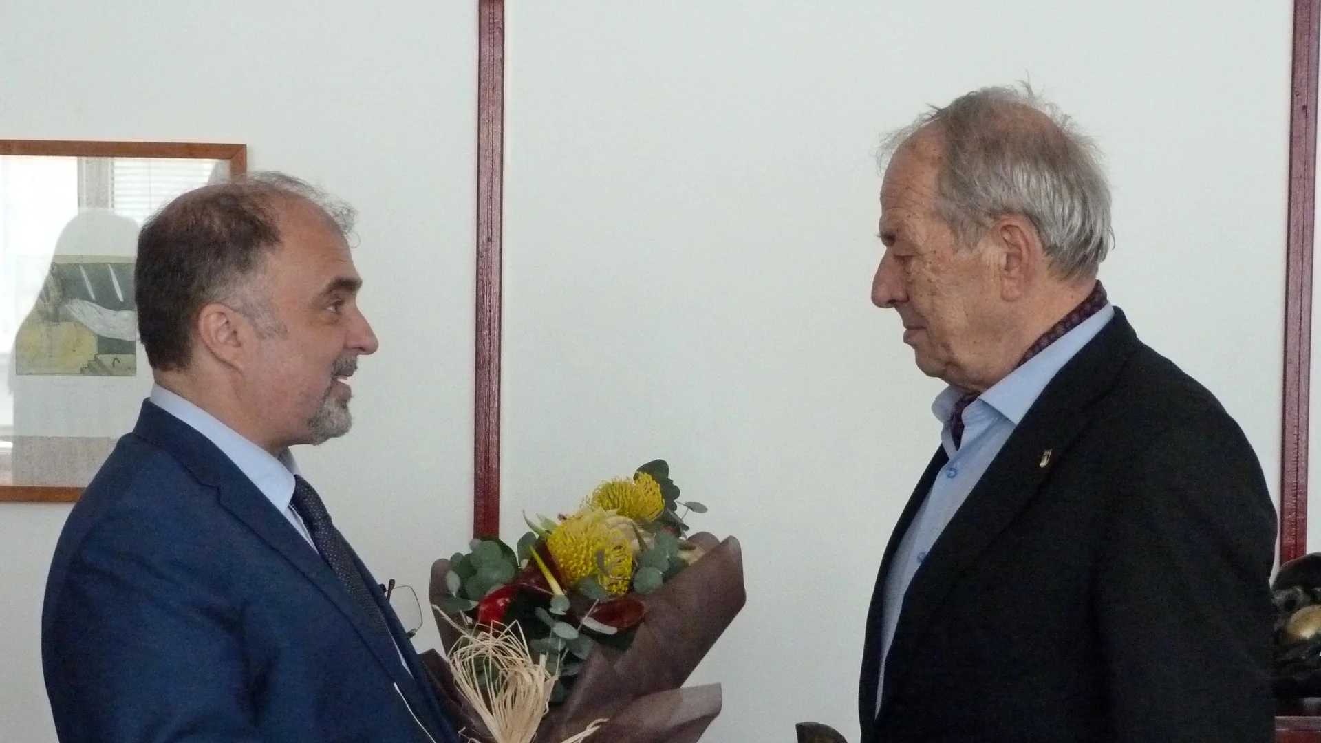 Найден Тодоров отличи проф. Пламен Джуров с плакет "Принос в развитието на културата"