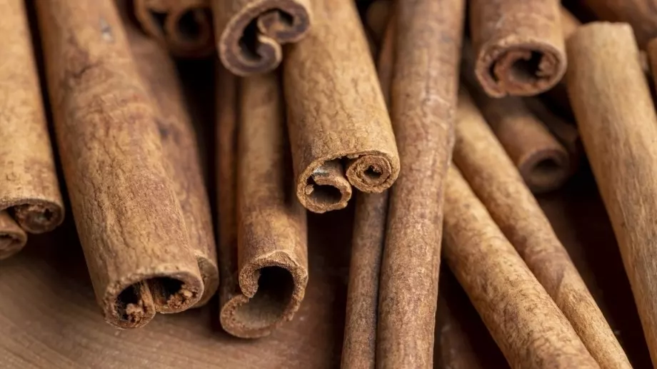 Изгорете пръчица канела у дома: удивителните резултати само за 5 минути