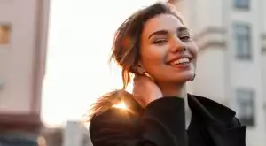 Женски виц за 22 април, 2024 г.: Две блондинки си говорят