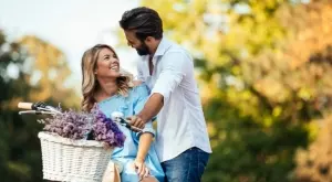 5 фини признака, че някой ви мисли за привлекателни