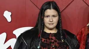 Българската дизайнерка, която покори Vogue, давайки нов живот на стари платове (ВИДЕО и СНИМКИ)