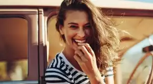 Женски виц за 2 май, 2024 г.: Мъж и жена на първа среща