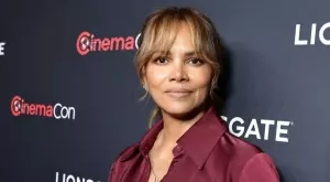 Холи Бери с кампания в подкрепа на жените в менопауза