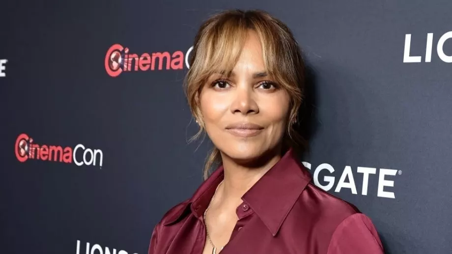 Холи Бери с кампания в подкрепа на жените в менопауза