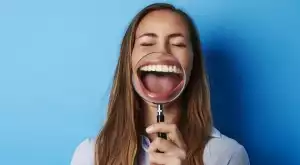 Женски виц за 5 май, 2024 г.: Между блондинки