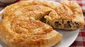 Всеки ще ви пита как сте приготвили тази баница с кайма