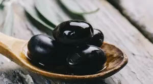 Тревожната истина за това как всъщност се правят черните маслини