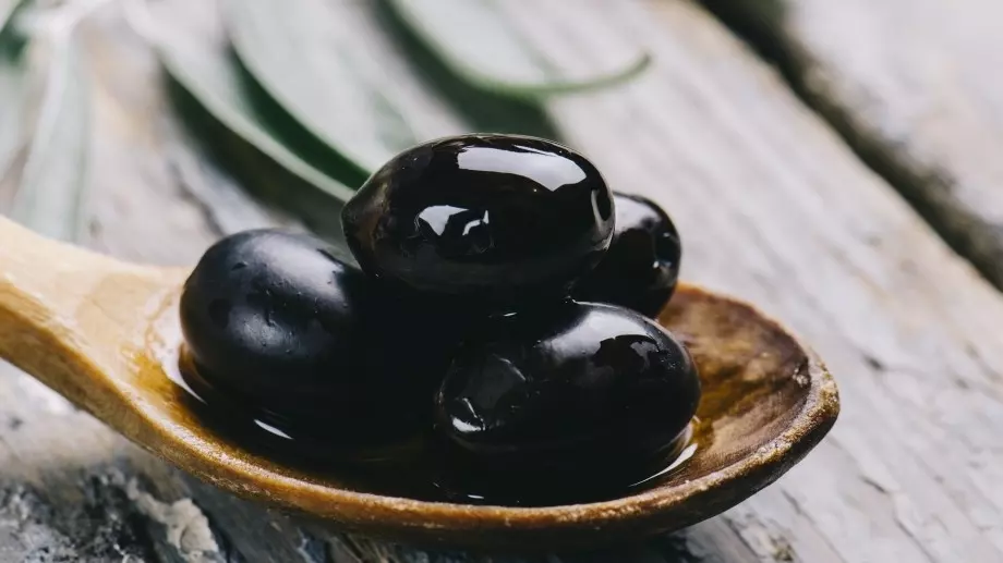Тревожната истина за това как всъщност се правят черните маслини