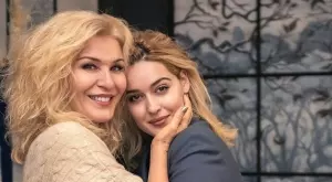 Дъщерята на Гала е бременна (СНИМКА)