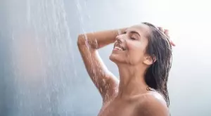 Избирането на правилната температура на душа може да облекчи различни състояния