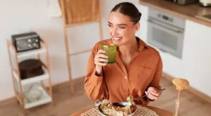 Защо хората в Япония НЕ пият вода по време на хранене