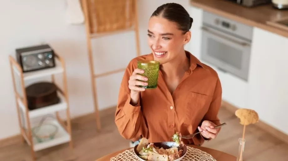 Защо хората в Япония НЕ пият вода по време на хранене