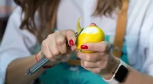 10 креативни начина да използвате лимонови кори в дома си