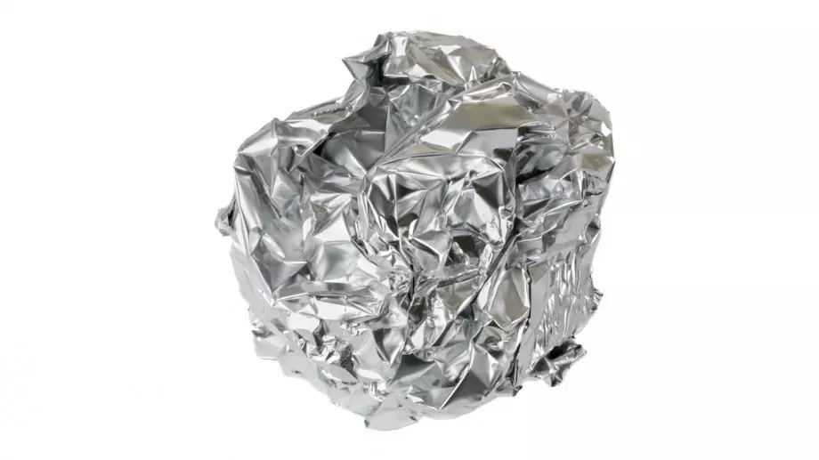 Защо да поставите топки от алуминиево фолио в сушилнята