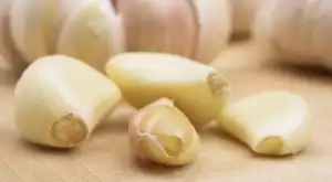 Изгаряне на скилидка чесън: Какво се случва у дома